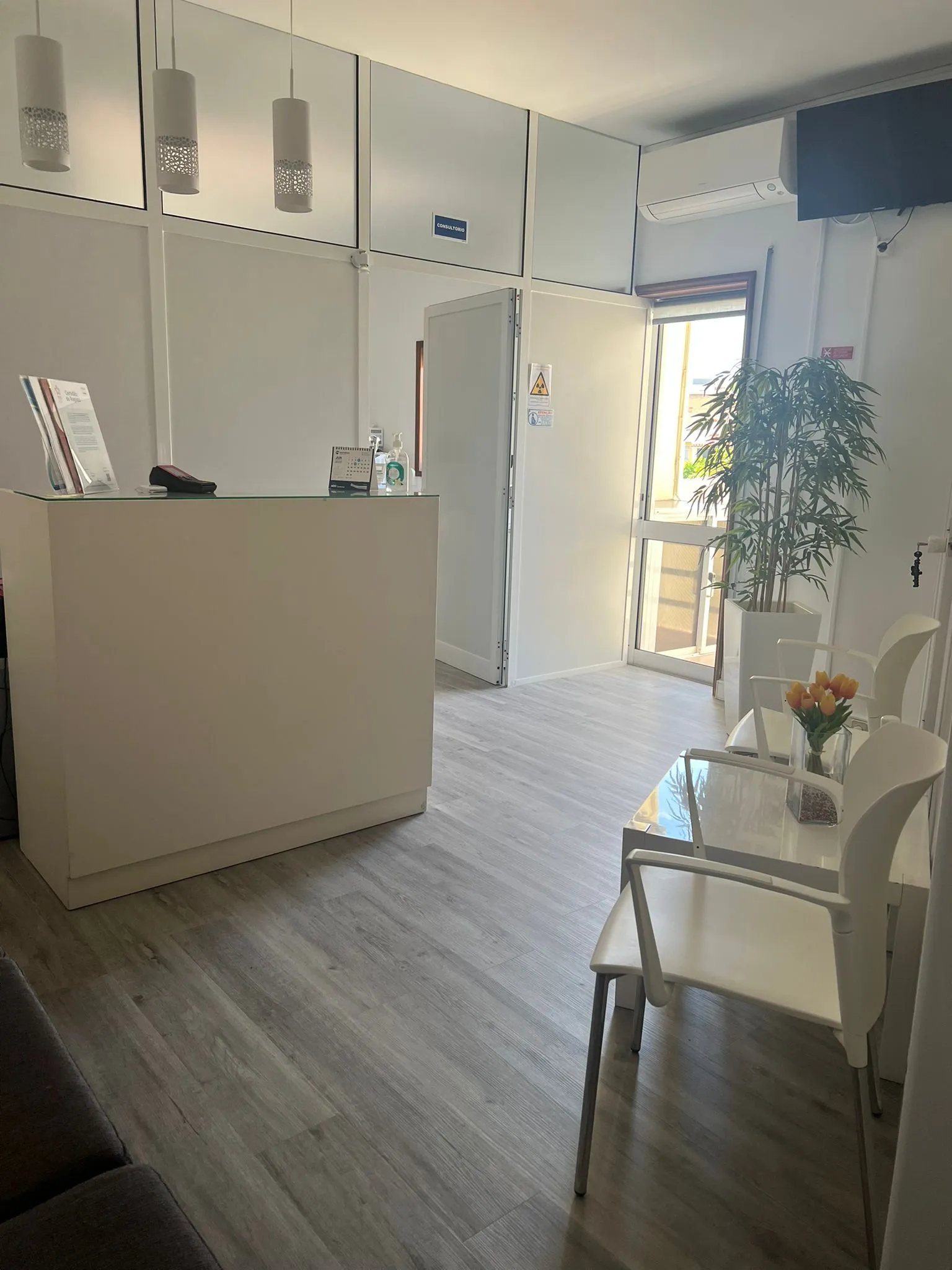Entrada do Consultório Médico Dentário Cláudia Simões em Anadia